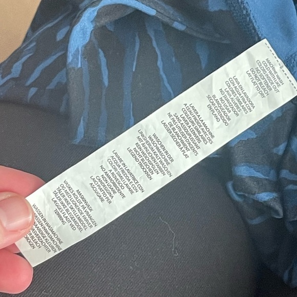 Fabletics blue black zebra stripe print leggings - Picture 4 of 4